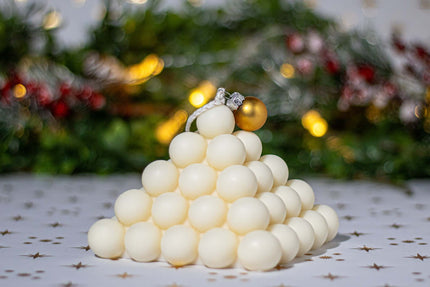 Elegant pyramid-shaped scented candle made of natural soy wax, perfect for festive decor and celebrations.
