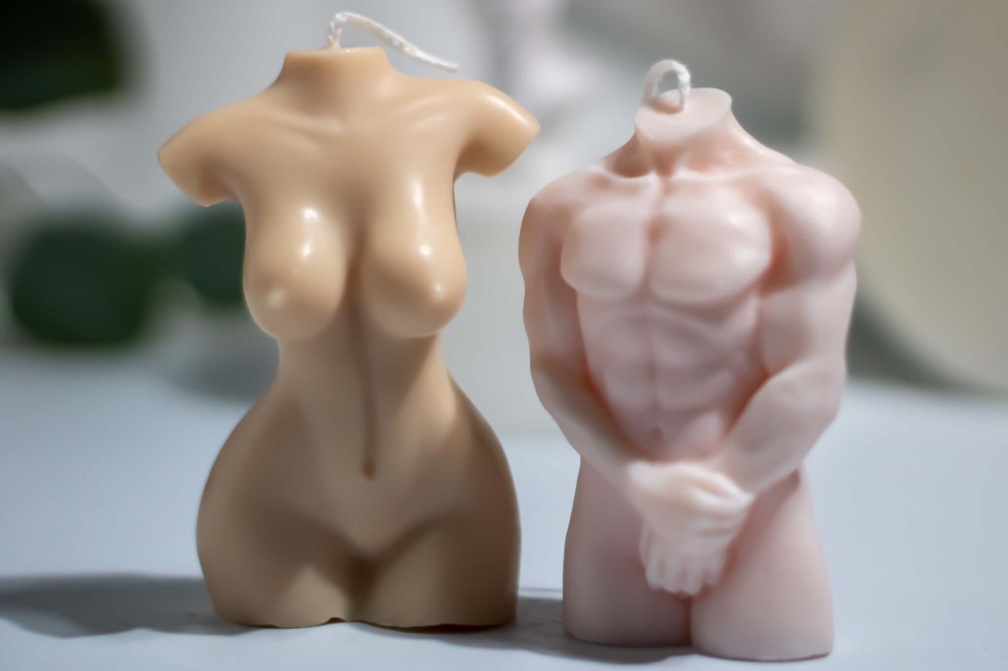 Sculptural male candle – eco-friendly soy wax with premium fragrance