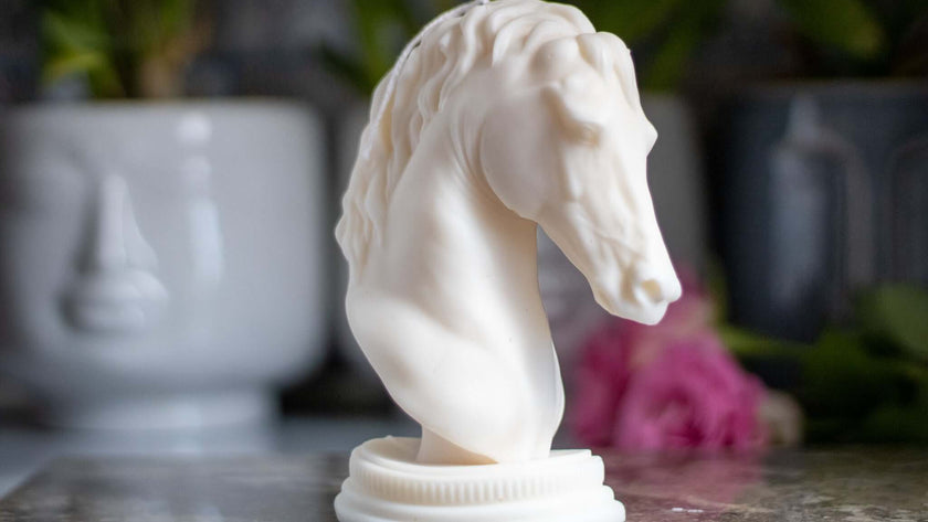 Bold decorative soy wax candle – horse sculpture with safe fragrance