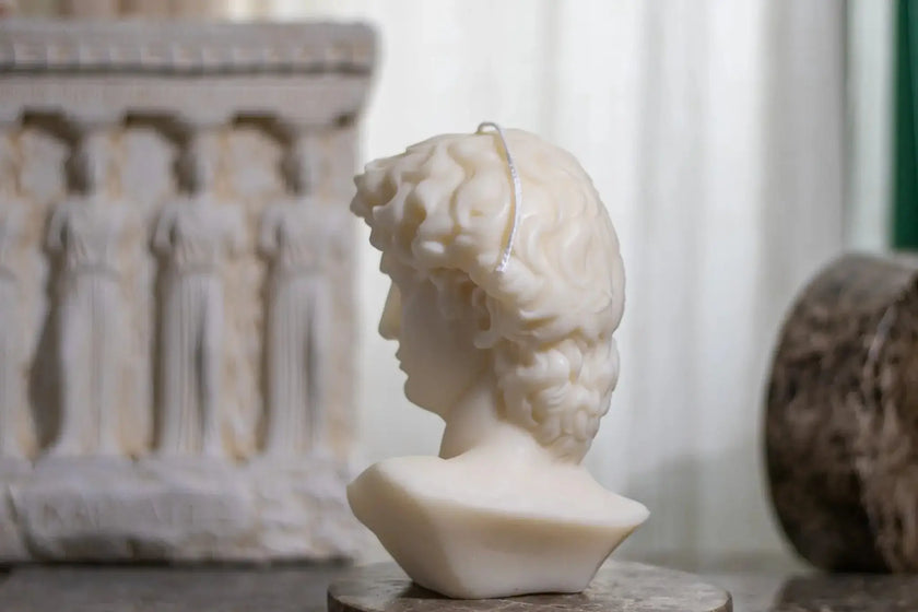 Bust of David in wax – handcrafted candle inspired by classical art.