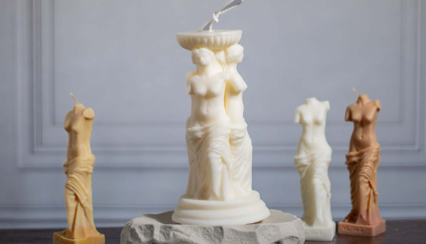 Classical Greek sculpture candle – hand-poured soy wax with timeless aesthetic.