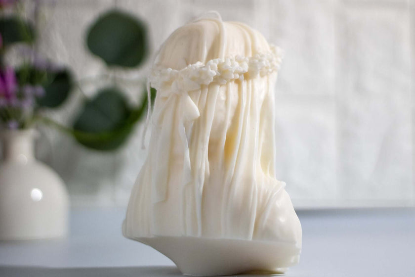 Clean-burning veiled woman soy candle – non-toxic, handcrafted and safe for calm, beautiful spaces.