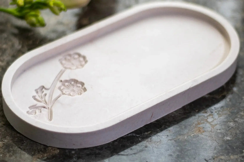 Delicate flower design Jesmonite tray – perfect for organizing jewelry.