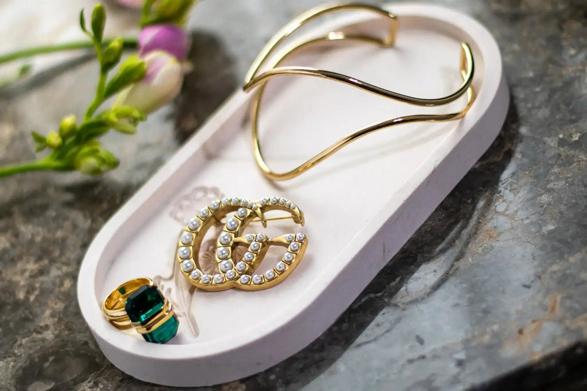 Eco-friendly Jesmonite flower tray – handcrafted for modern interiors.