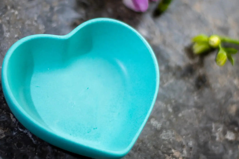 Eco-friendly Jesmonite heart tray – perfect for jewelry and trinkets.