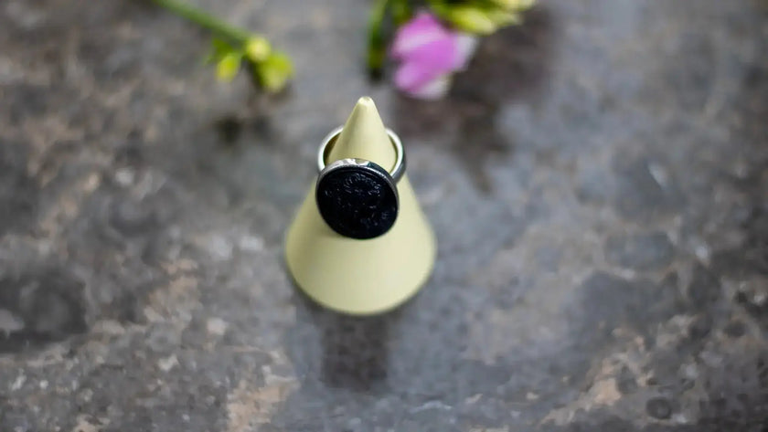 Eco-friendly Jesmonite jewelry stand – elegant and modern design