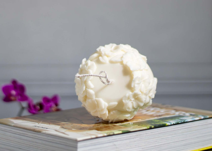 Eco-friendly soy wax candle with floral fragrance – minimalist decor piece for mindful living