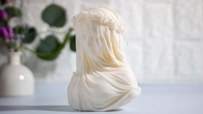 Feminine sculptural candle with veiled details – ideal for mindful rituals and soft ambient lighting.