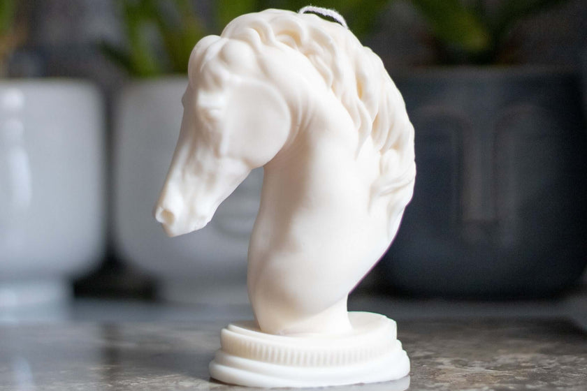 Sculptural horse head scented candle made of soy wax, perfect for minimalist decor and gifts.