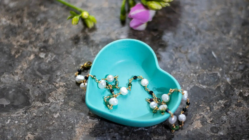 Heart-shaped Jesmonite jewelry tray – handcrafted stylish organizer.