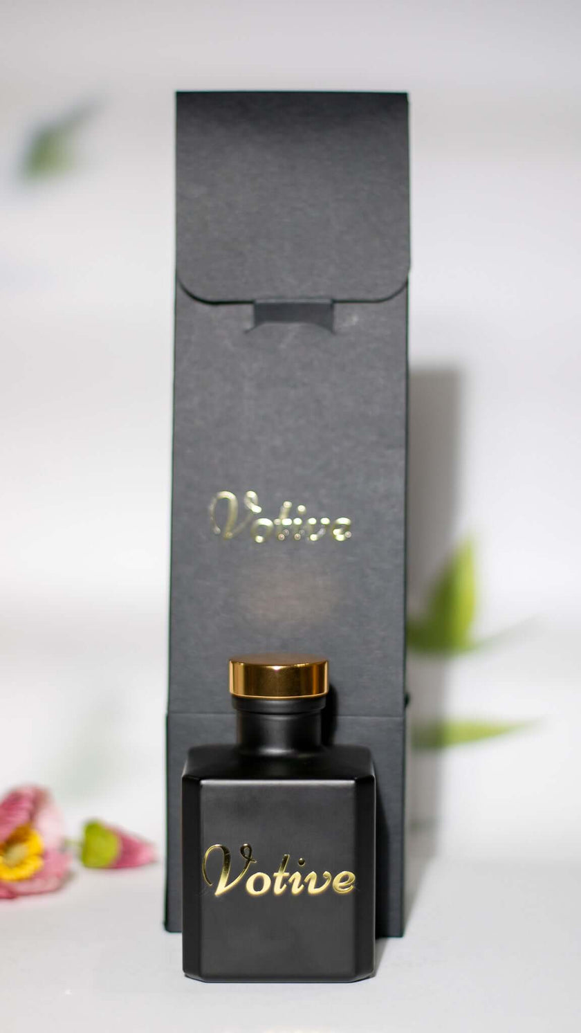 Home Fragrance Diffuser – Natural Oils, Elegant Glass Jar, Made in Florida
Elevate your daily space with a reed diffuser that blends style with safe aromatherapy. Choose from sophisticated scents and enjoy a flame-free, pet-safe alternative for natural room ambiance.