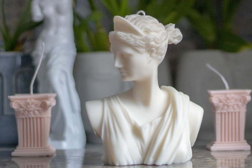 Large Artemis decorative candle, offering a blend of mythology, art, and craftsmanship in one refined piece.
