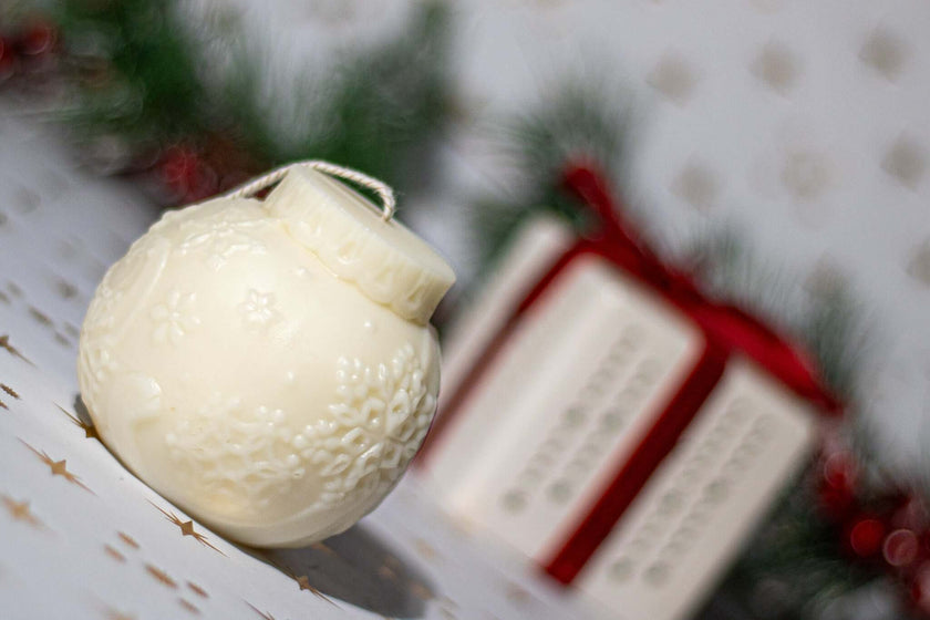 Close-up of the Globe Snowflake scented candle, featuring an elegant winter design and a festive seasonal scent.