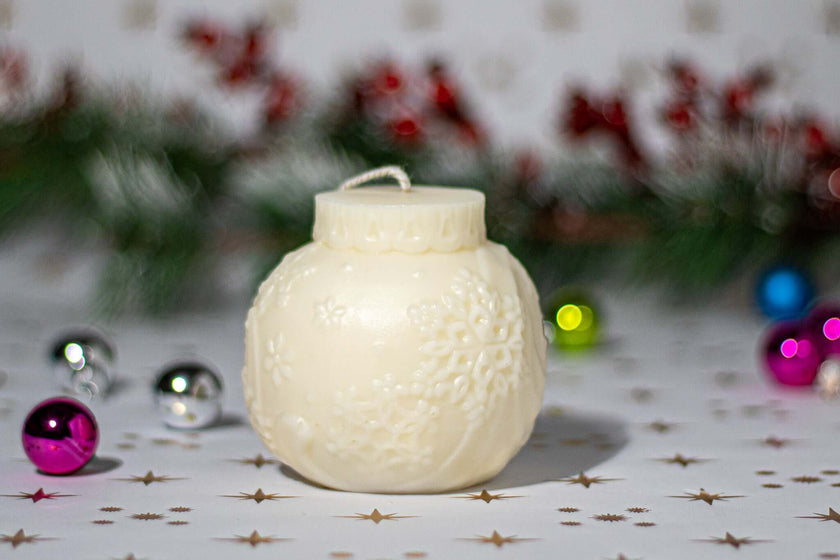 Winter wonderland-inspired decorative candle with a festive fragrance, ideal for enhancing Christmas home décor.
