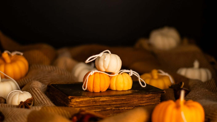 Set of handcrafted mini pumpkin-shaped candles made from 100% natural wax, perfect for autumn and festive decor.