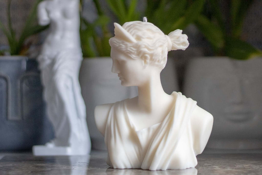 Luxury decorative candle shaped like a classical bust, perfect for adding an artistic touch to any interior.