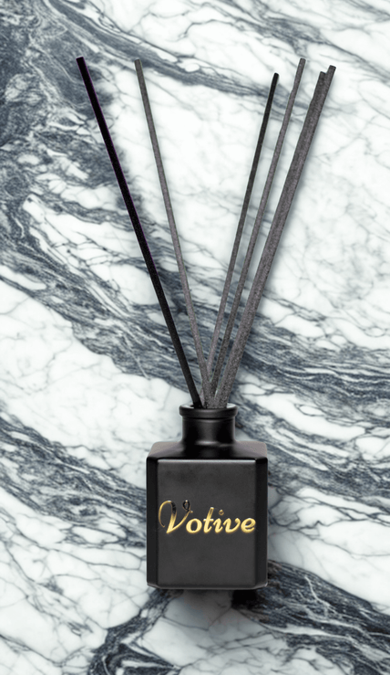 Natural Reed Diffuser with Essential Oils – Elegant Home Aroma for Wellness Lovers
Transform your home into a sanctuary with Votive®’s essential oil reed diffuser. Hand-blended in Florida using therapeutic-grade oils and eco bamboo fiber sticks, it offers a clean, long-lasting aroma — perfect for conscious living.
