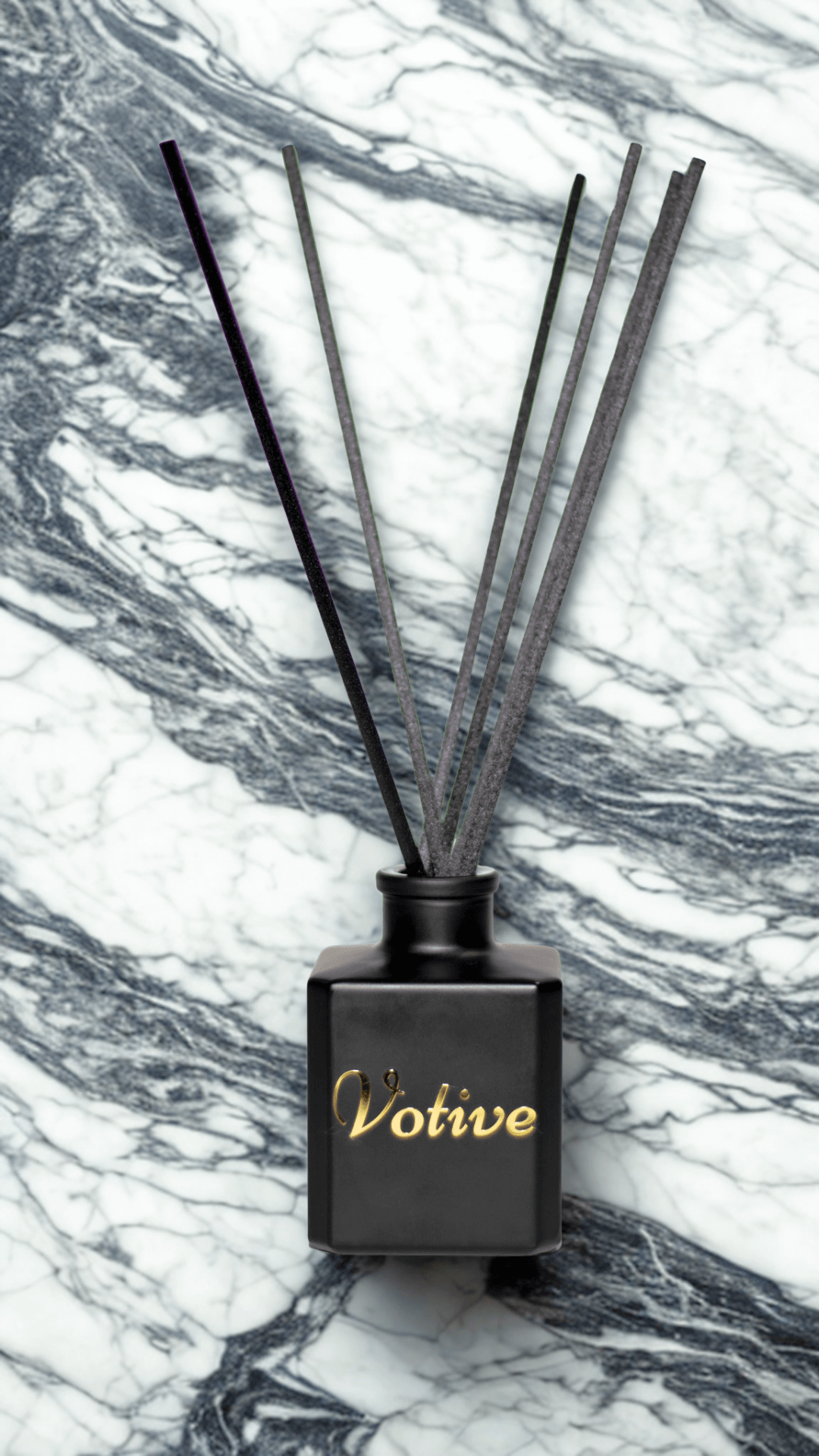 Natural Reed Diffuser with Essential Oils – Elegant Home Aroma for Wellness Lovers
Transform your home into a sanctuary with Votive®’s essential oil reed diffuser. Hand-blended in Florida using therapeutic-grade oils and eco bamboo fiber sticks, it offers a clean, long-lasting aroma — perfect for conscious living.
