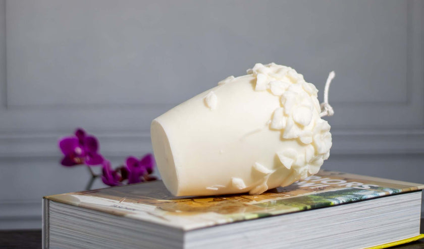 Scented soy candle for modern interiors – Floral Harmony by VOTIVE®, handcrafted and sustainable