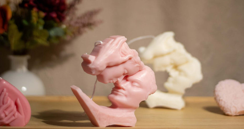 Sculptural candle inspired by love and closeness – non-toxic soy wax, designed for soft moments and decor.