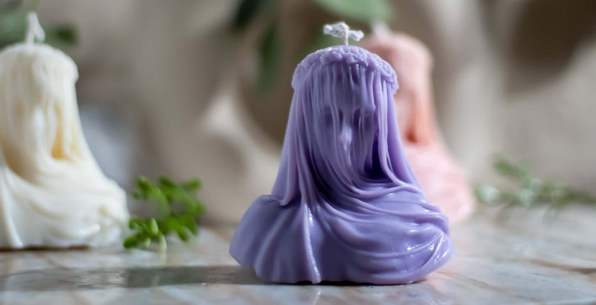 Sculptural soy candle shaped like a veiled woman – perfect for slow rituals and relaxing minimalist interiors.