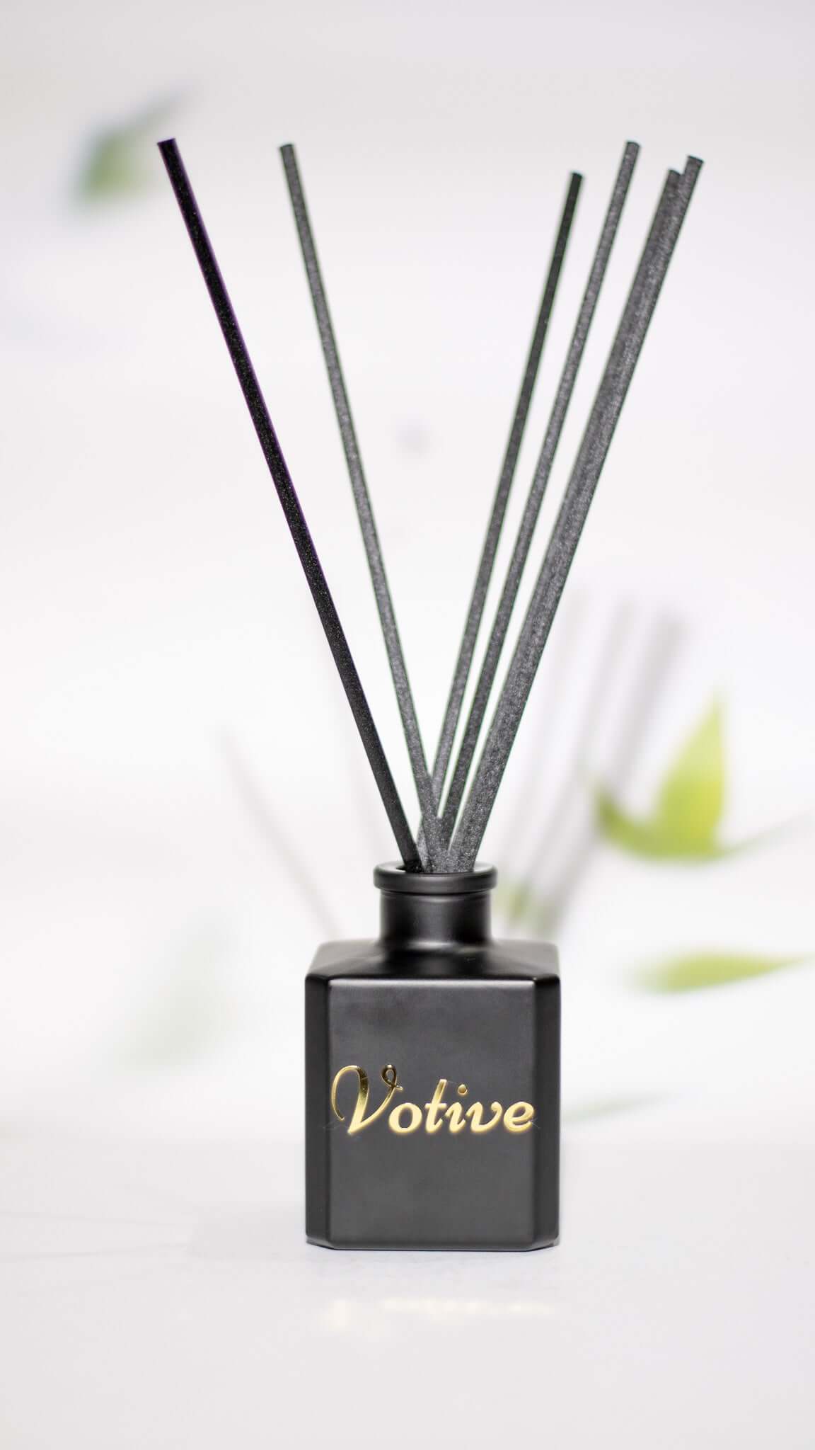 Signature Aromatherapy Diffuser by Votive® – Artisan Scents, Non-GMO Oils
Whether you're unwinding after work or hosting guests, our natural reed diffuser offers a consistent, non-overwhelming scent made only with essential oils and eco-safe materials. No shortcuts. Just honest elegance.
