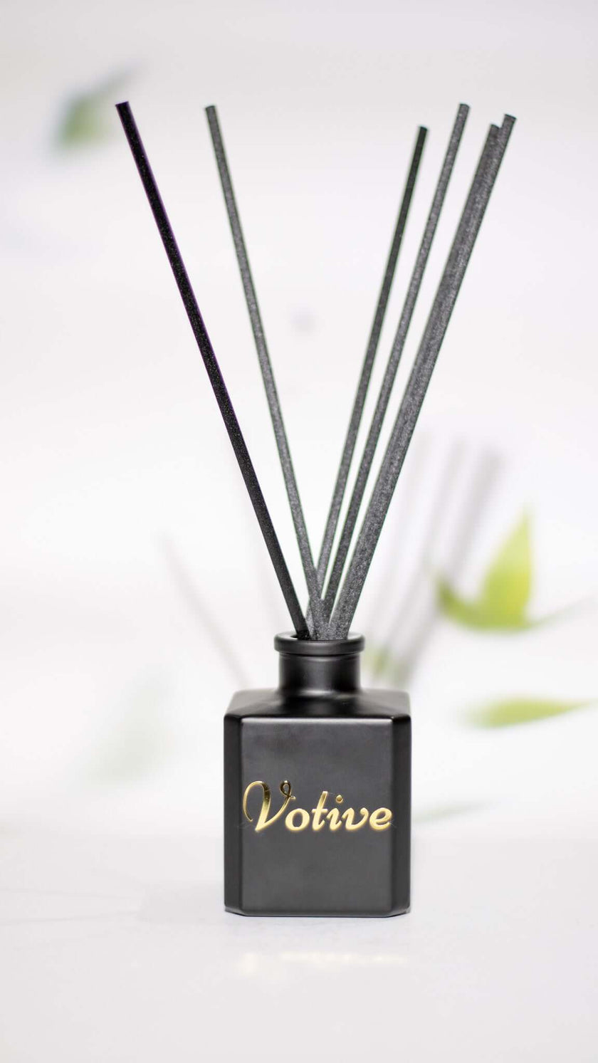 Signature Aromatherapy Diffuser by Votive® – Artisan Scents, Non-GMO Oils
Whether you're unwinding after work or hosting guests, our natural reed diffuser offers a consistent, non-overwhelming scent made only with essential oils and eco-safe materials. No shortcuts. Just honest elegance.