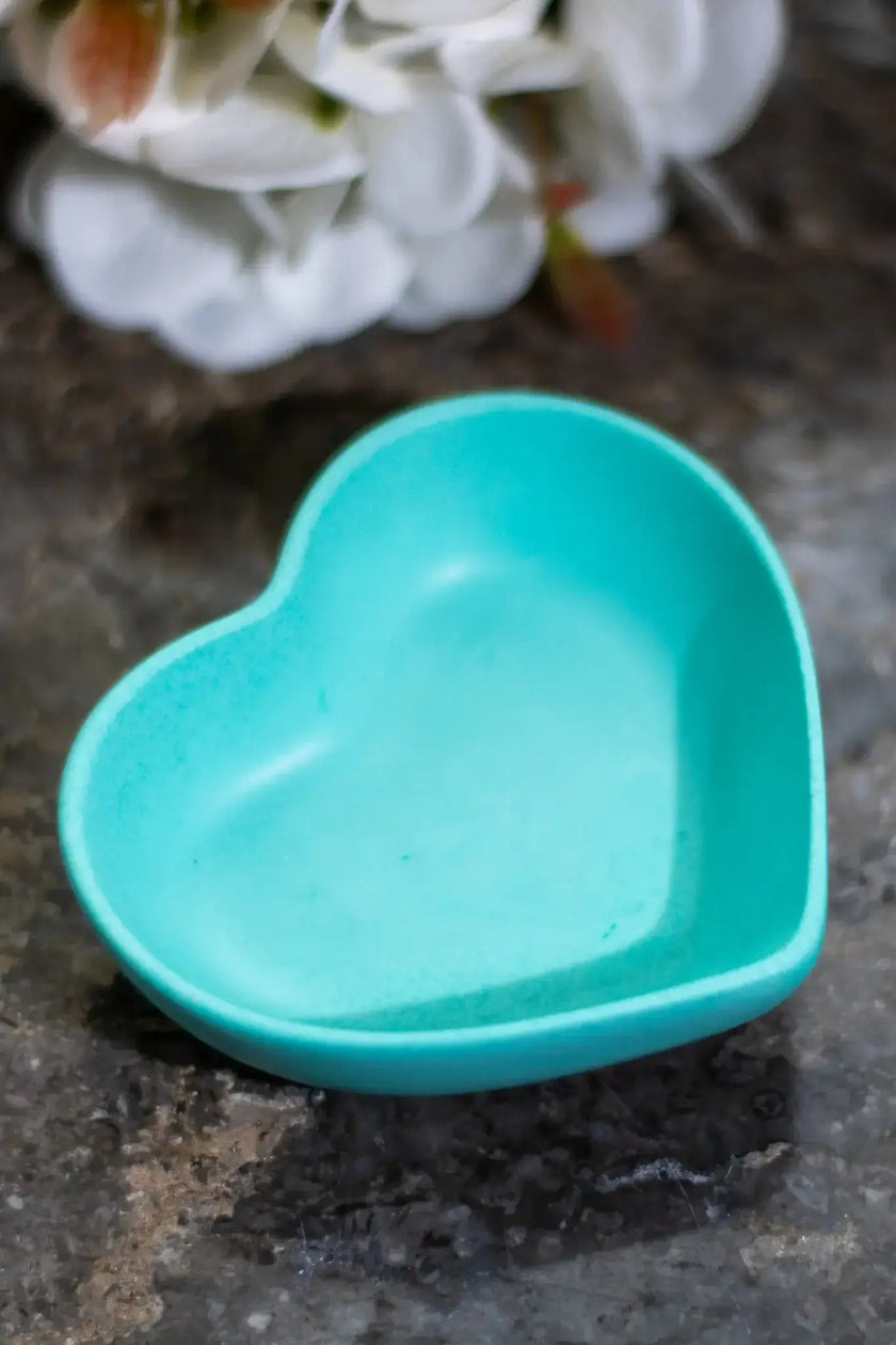 Stylish Jesmonite jewelry holder – heart-shaped organizer for accessories