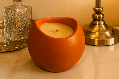 Sustainable soy candle in customizable jar color


