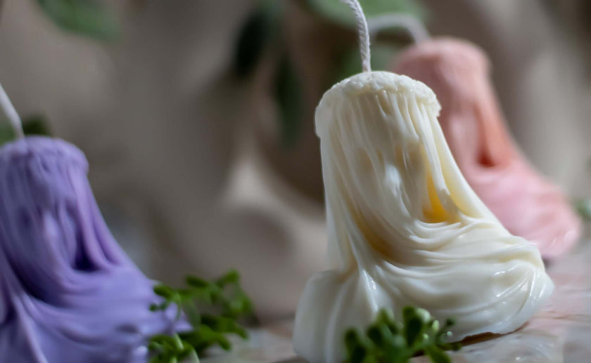 Veiled woman candle in white soy wax – handcrafted sculptural scented candle for elegant home décor.