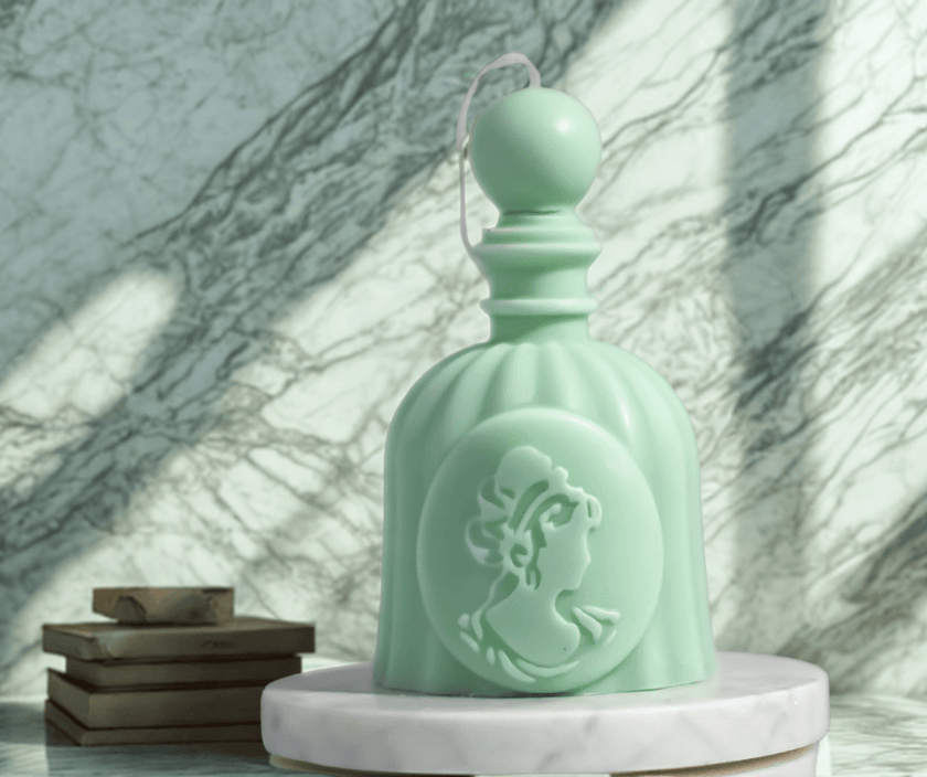 Vintage perfume candle – sculptural soy wax design for romantic feminine decor.