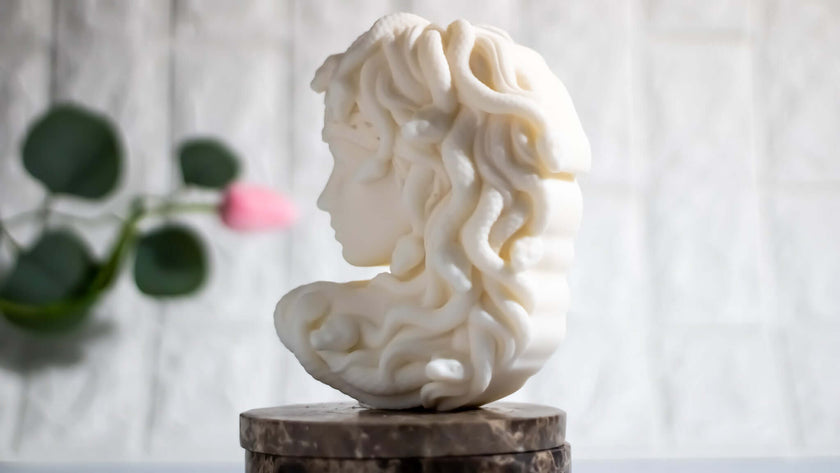 Handcrafted Medusa decorative scented candle, featuring an artistic sculptural design inspired by Greek mythology.