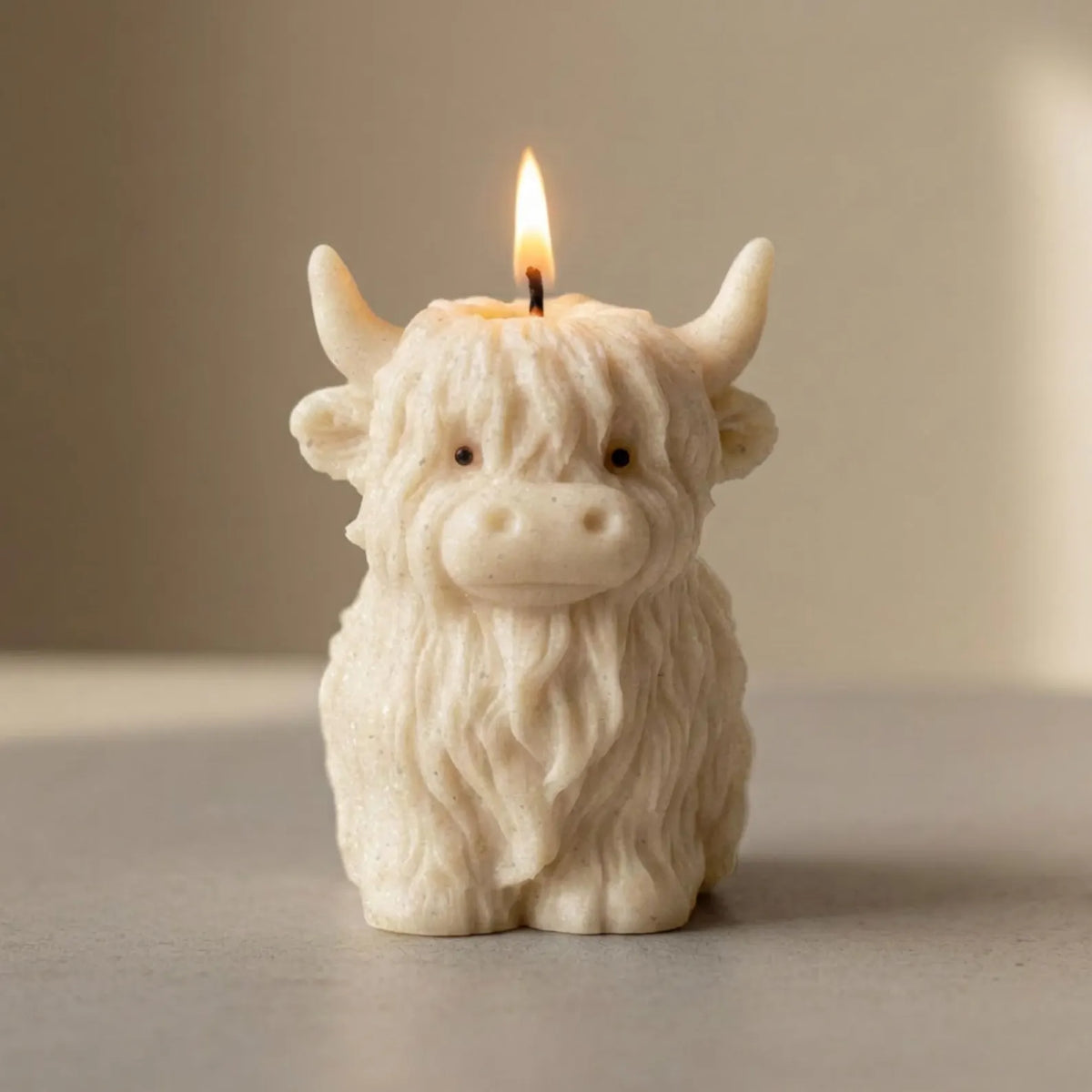 highland-cow-candle-handmade-soy-wax-rustic-farmhouse-decor-gift