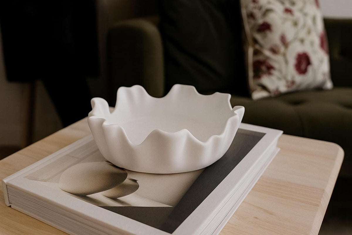 Wavy Tray – White Eco Ceramic Resin Bowl – Handmade Minimalist Decorative Dish