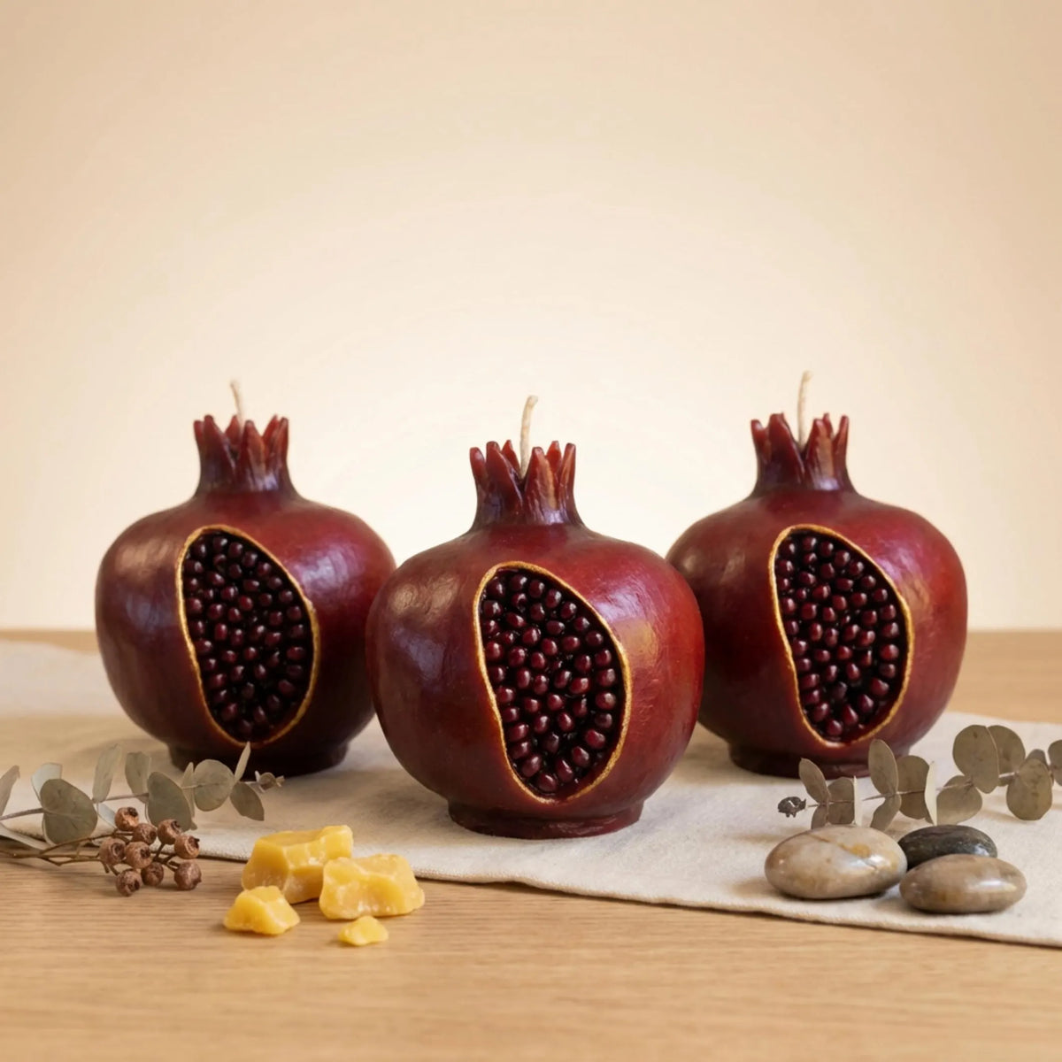 pomegranate-candle-hand-painted-unique-soy-wax-candle-for-home-decor-luxury-gift-holiday-table-centerpiece rephrase