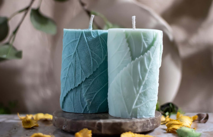 Handcrafted Leafy candle made from 100% natural soy wax, featuring a delicate leaf-inspired design.
