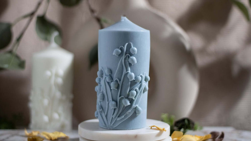 Close-up of the Lily of the Valley candle in an elegant glass jar, highlighting its eco-friendly composition and smooth wax texture.