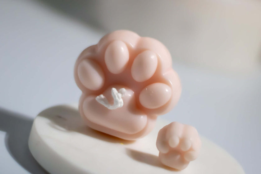 Non-toxic candle featuring a paw-themed design.